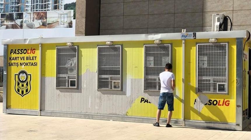 Avm &Ouml;n&uuml;ne Passolig Gişesi