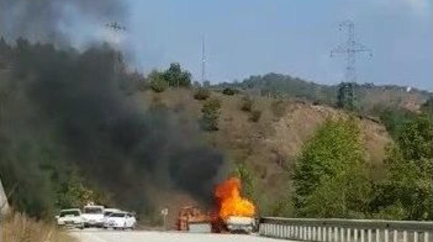 Otomobil Alev Alev Yandı