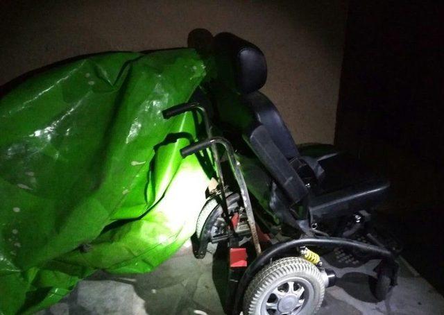 Engelli Aracındaki Ak&uuml;y&uuml; &Ccedil;aldılar 1