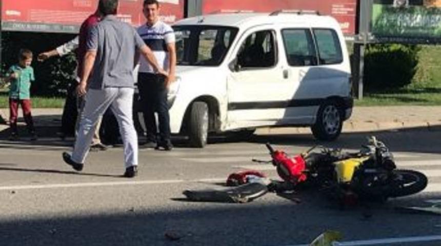 Kamyonetle Motosiklet &Ccedil;arpıştı: 1 Yaralı