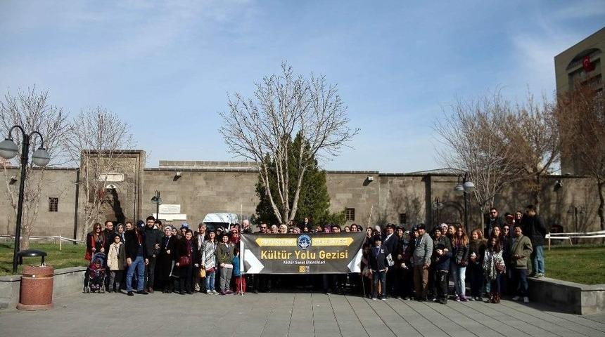 B&uuml;y&uuml;kşehir K&uuml;lt&uuml;r Yolu Gezisi D&uuml;zenledi