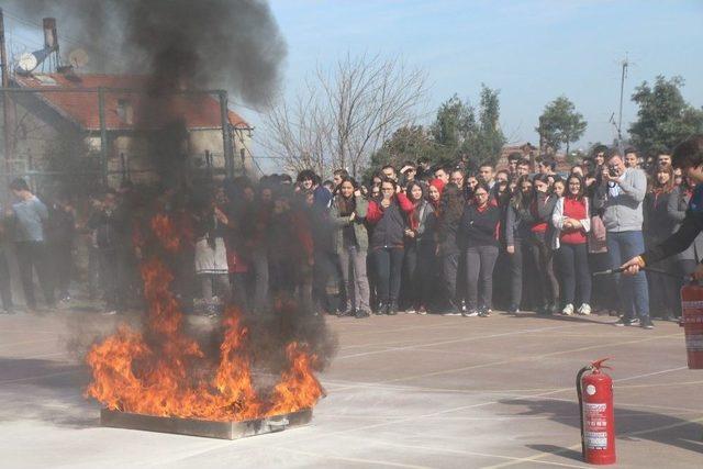 Lisede Yangın Alarmı, Öğrenciler Yangınla Mücadeleyi Öğrendiler