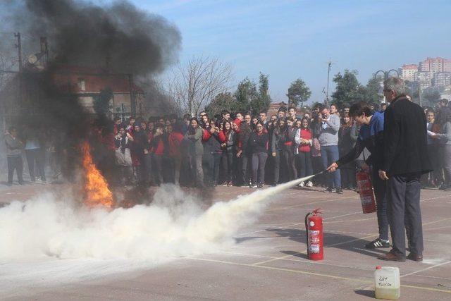 Lisede Yangın Alarmı, Öğrenciler Yangınla Mücadeleyi Öğrendiler