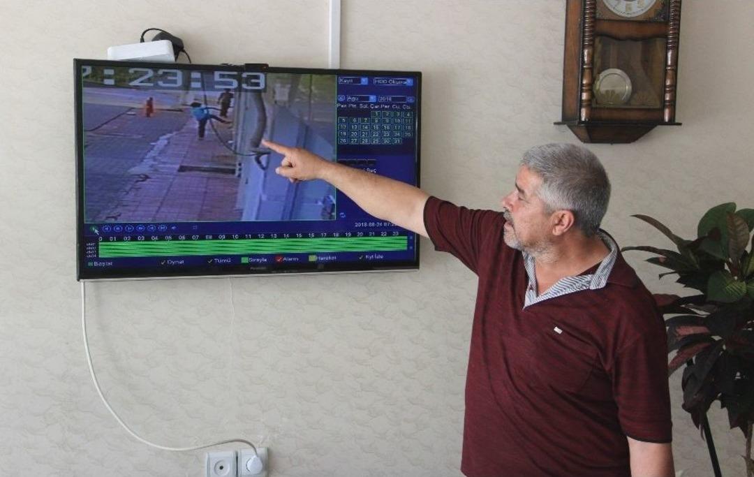 (&ouml;zel) &Ccedil;ocukların Muhabbet Kuşu Hırsızlığı Pes Dedirtti