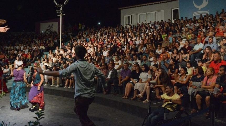 Aliğa&rsquo;da Tiyatro G&uuml;nleri "hıdırellez Zamanı" İle Final Yaptı