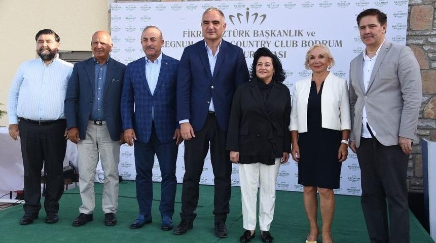 Golf Sahasının A&ccedil;ılış Turnuvasında &Ouml;d&uuml;lleri Dışişleri Bakanı &Ccedil;avuşoğlu İle K&uuml;lt&uuml;r Ve Turizm Bakanı Ersoy Verdi