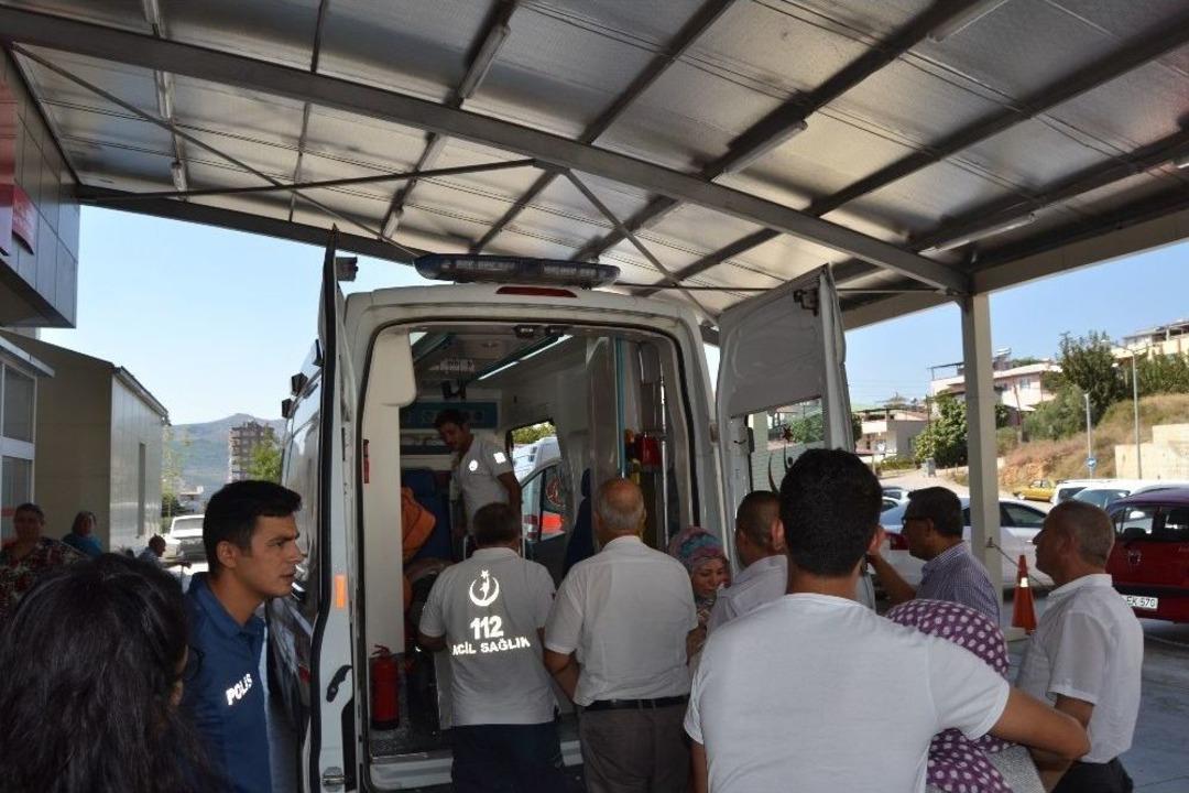 Lastiği Patlayan Tomruk Y&uuml;kl&uuml; Kamyon Devrildi: 1 &Ouml;l&uuml;, 3 Yaralı