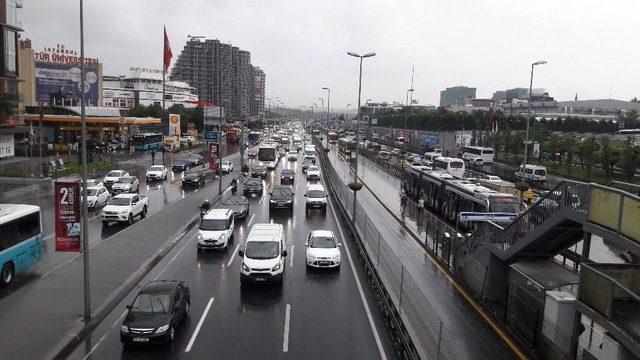 Yağmur Trafiği Olumsuz Etkiliyor