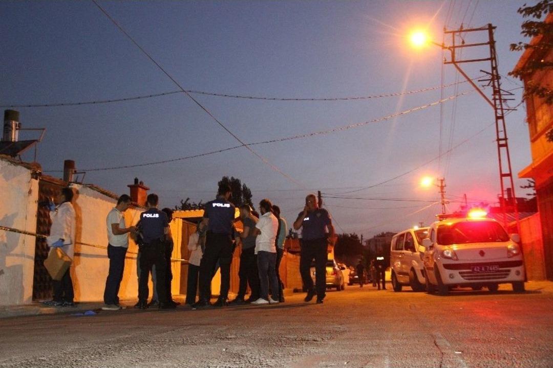 &Ccedil;ocukları Uyurken Karısını Vurup İntihar Etti