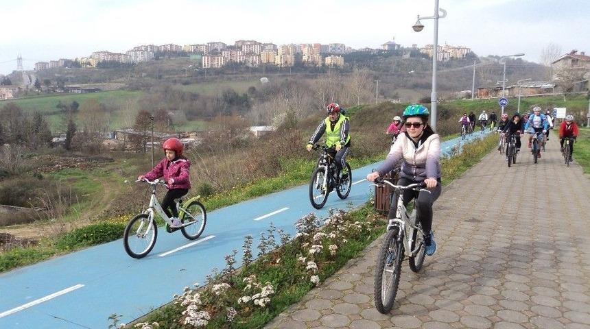 İzmit&rsquo;te Pedallar Sağlıklı Yaşam İ&ccedil;in &Ccedil;evrildi