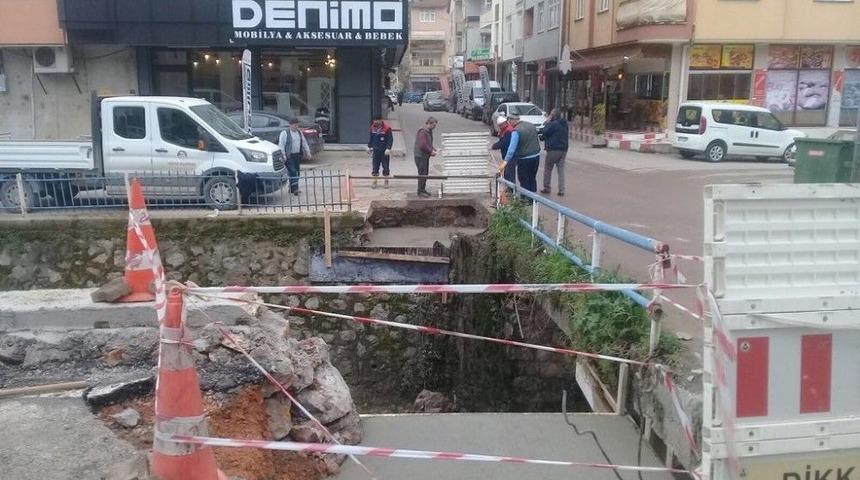 K&ouml;rfez Belediyesi K&ouml;pr&uuml; Yapım &Ccedil;alışmalarını S&uuml;rd&uuml;r&uuml;yor