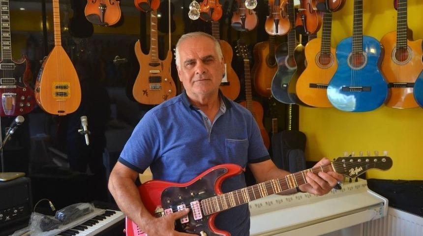 İneg&ouml;ll&uuml; M&uuml;zisyen 16 Enstr&uuml;man &Ccedil;alabiliyor