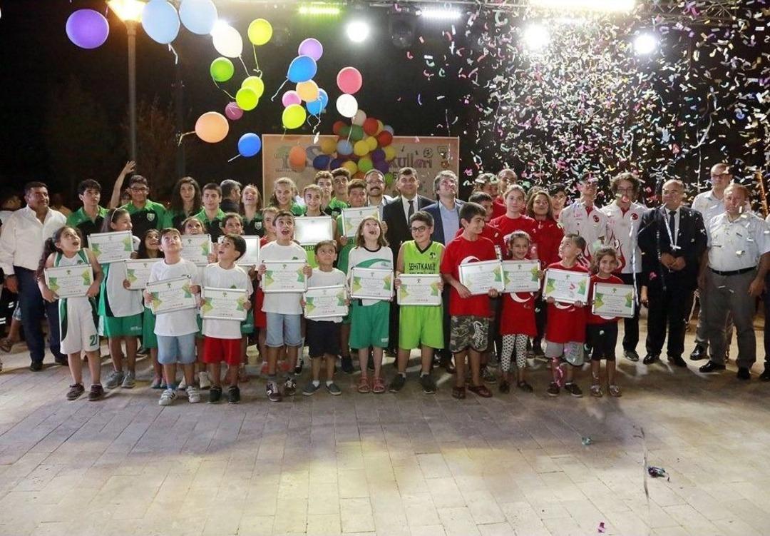 Yaz Spor Okulları Kapanış Şenliğinde B&uuml;y&uuml;k Coşku