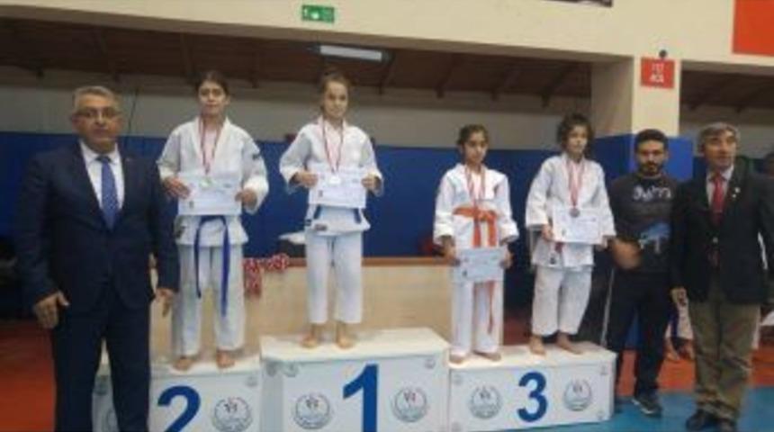 Yunusemreli Judocular Burdur&rsquo;dan Derecelerle D&ouml;nd&uuml;