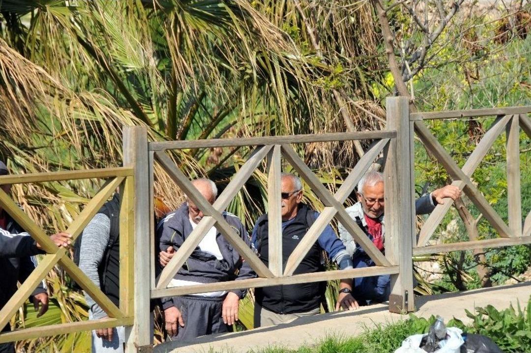 Deniz Sevgisi &Ouml;l&uuml;m&uuml;n Eşiğine Getirdi