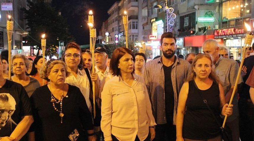 17 Ağustos Depreminde Hayatını Kaybedenler Avcılar&rsquo;da Anıldı