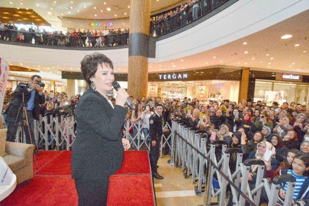 T&uuml;rk Sinemasının Hanımefendisi Şanlıurfa Ve Kahramanmaraş&rsquo;ta G&ouml;n&uuml;lleri Fethetti