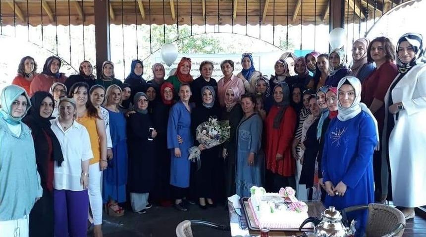 Ayvazoğlu&rsquo;na Kadın Kollarından S&uuml;rpriz Karşılama