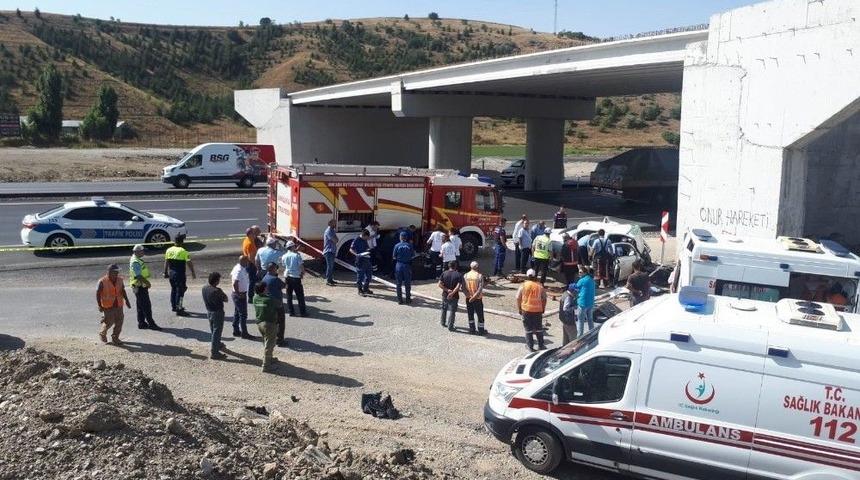 Başkent&rsquo;te Feci Kaza: 4 &Ouml;l&uuml;