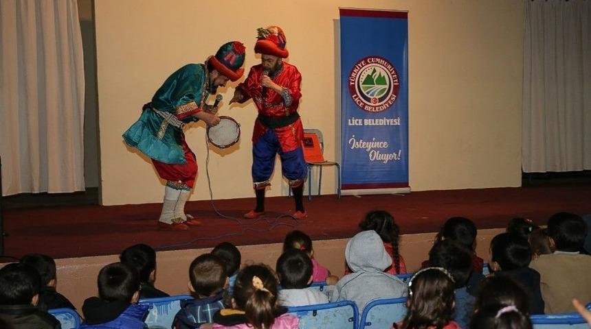 Lice Belediyesi 4 Bin &Ouml;ğrenciyi Hacivat-karag&ouml;z Oyunu İle Buluşturdu