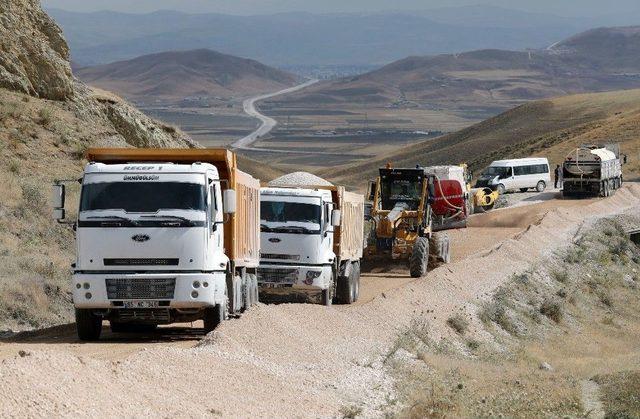Van&rsquo;da Yol Asfaltlama &Ccedil;alışması 2