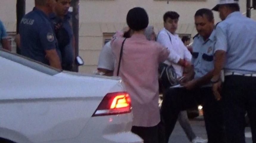 Bayan S&uuml;r&uuml;c&uuml;den &Ouml;rnek Davranış