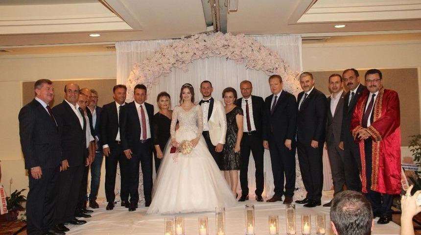 Hekimoğlu&rsquo;nun Nikahı Spor, Sanat, Siyaset Ve İş D&uuml;nyasını Bir Araya Getirdi