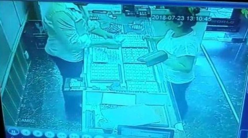 Kuyumcudan Bin Tl&rsquo;lik Sahte Kolye Bozdurup Kayıplara Karıştı