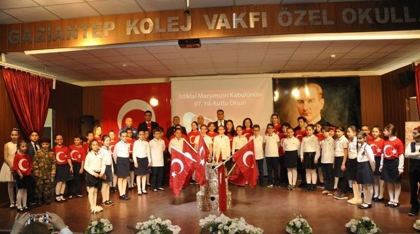 Gaziantep Kolej Vakfında İstiklal Marşı Oratoryosu Sahnelendi