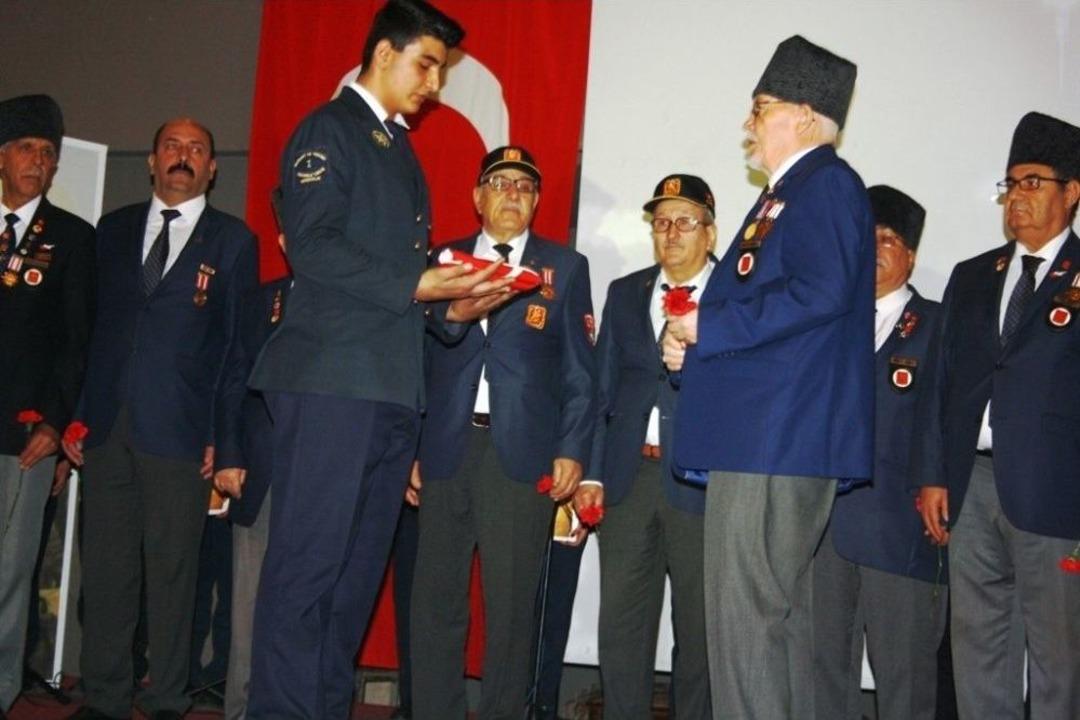 Ayvalık&rsquo;ta İstiklal Marşı&rsquo;nın 97. Yıld&ouml;n&uuml;m&uuml;ne Anlamlı Kutlama
