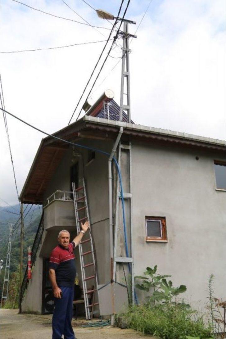 12 Yıldır Kaldırtamadığı Elektrik Direğini Çatının İçerisinden Geçirdi G5