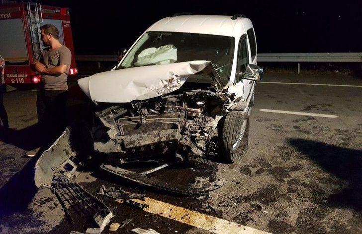 Ters Şeritte Kafa Kafaya Çarpıştılar: 3’ü Çocuk 7 Yaralı G1