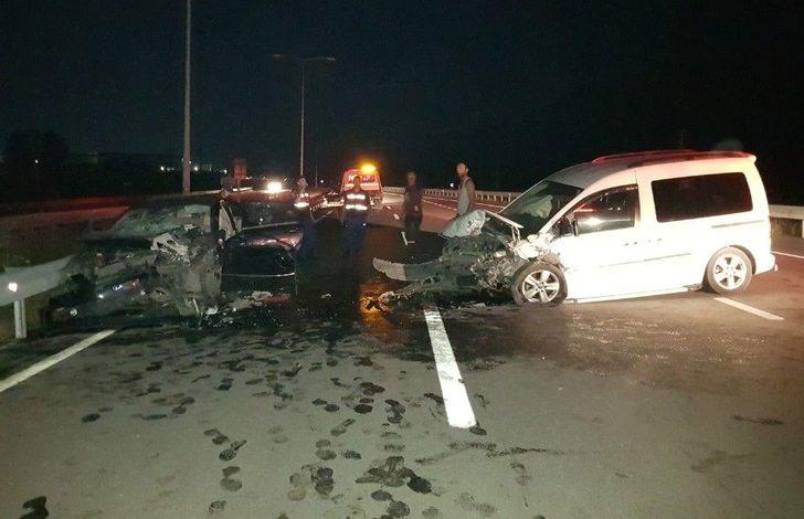 Ters Şeritte Kafa Kafaya Çarpıştılar: 3’ü Çocuk 7 Yaralı G2