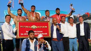 Burdur Belediyesi Yağlı Güreşleri’nde Furkan Durmuş Altın Başpehlivan Oldu