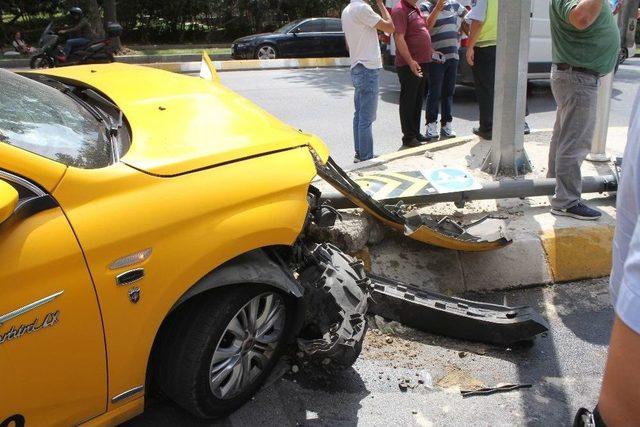 (özel) Şişli’de “uber Sıkıştırdı” İddiasıyla Kaza Yapan Taksici Alkolü Çıktı