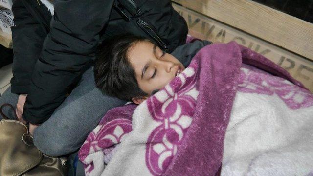 &Ccedil;anakkale&rsquo;de 31 Ka&ccedil;ak Yakalandı 1