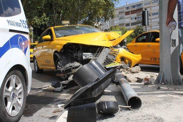 (özel) Şişli’de “uber Sıkıştırdı” İddiasıyla Kaza Yapan Taksici Alkolü Çıktı