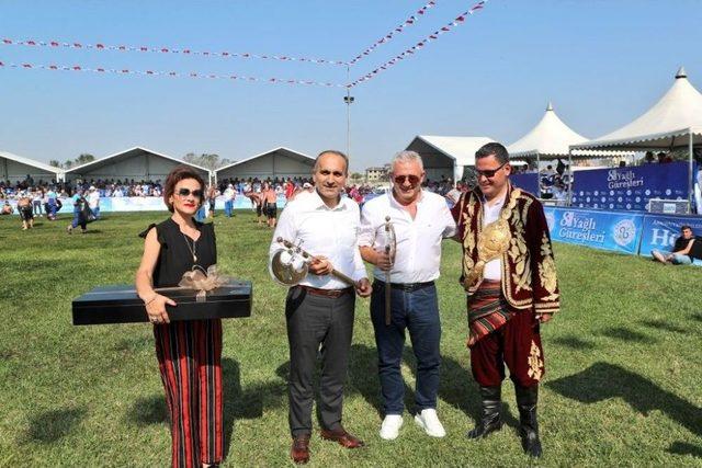 Arnavutköy’de Yağlı Güreşin Şampiyonu Hüseyin Gümüşalan
