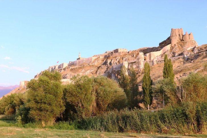 (özel) Van Kalesi Güvence Altına Alındı G3