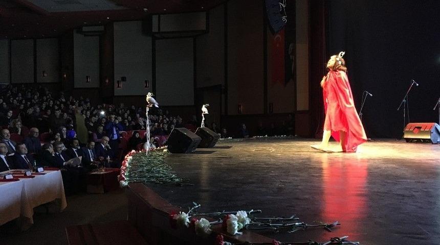 &Uuml;sk&uuml;dar&rsquo;da Ortaokullar Arası İstiklal Marşı&rsquo;nı G&uuml;zel Okuma Yarışmasının Finali Yapıldı