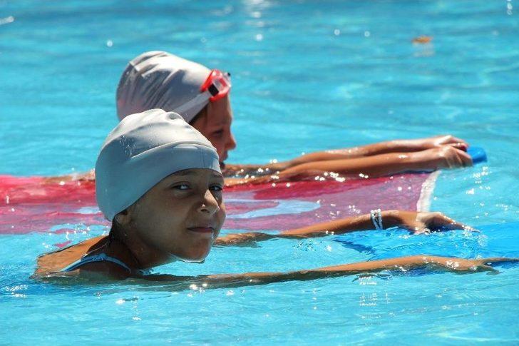 Yaz Okulu Öğrencileri Şenlik Havasında Sertifikalarını Aldı G2