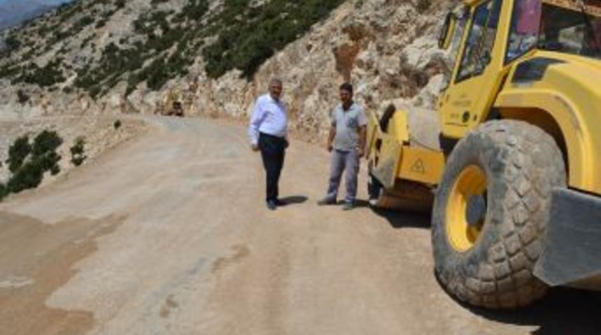 Dereköy-macun-yörenler Grup Yolu Asfalta Hazırlanıyor