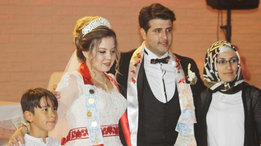 Tavşanlı Protokol&uuml;, Şehidin Kardeşinin D&uuml;ğ&uuml;n&uuml;ne Katıldı