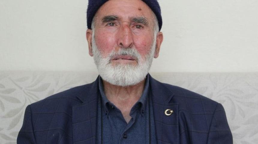 Hi&ccedil; Okula Gitmeden 7 Şiir Kitabı &Ccedil;ıkardı