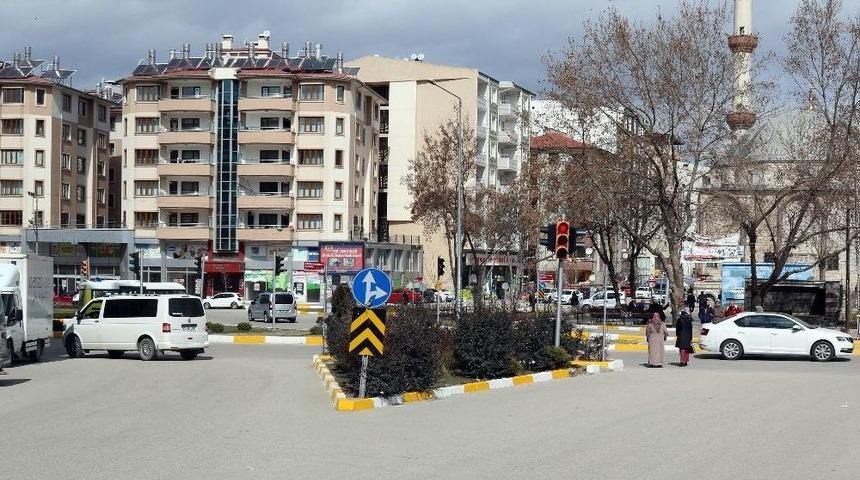 Van&rsquo;da &Uuml;&ccedil; Cadde &Ccedil;ift Y&ouml;nl&uuml; Oluyor