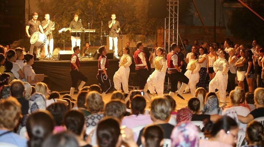 Karşıyaka Balkan Ezgileriyle Şenlendi
