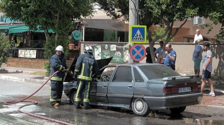 15 G&uuml;n &Ouml;nce Aldığı Otomobili Yandı