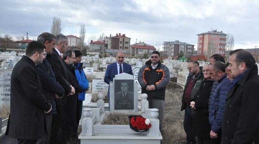 Merhum Gazeteci &Ouml;ner Daşdelen Mezarı Başında Anıldı