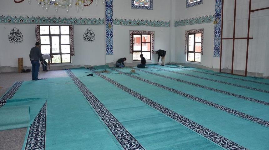 B&uuml;y&uuml;kşehir Belediyesi Cami Halılarını Yeniliyor