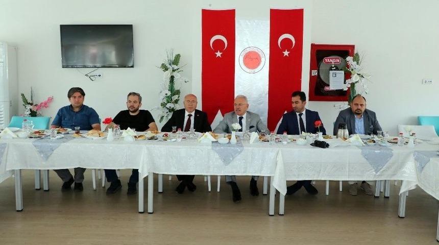 Rekt&ouml;r Karacabey, Basın Mensuplarıyla Bir Araya Geldi